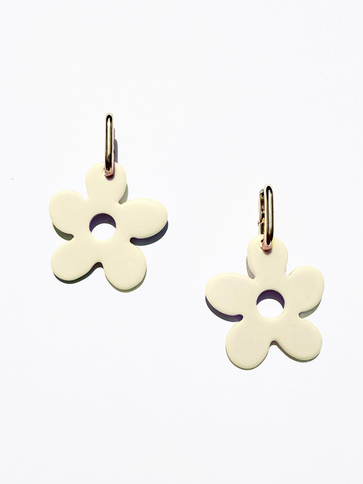 Daisy Dropdown Earrings in Ivory